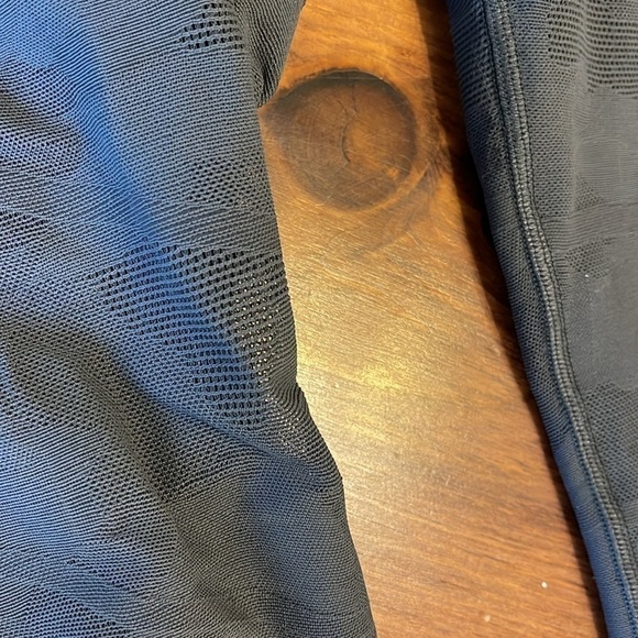 Lululemon athletica women’s leggings in dark grey with breathable bottoms size 6 - Picture 2 of 8